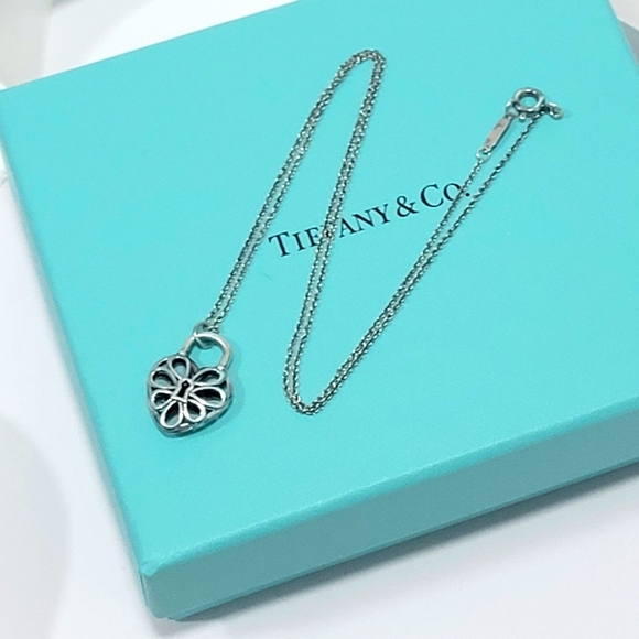 Tiffany &Co Filigree Heart Flower Padlock Pendant/necklace 16" - Picture 8 of 16